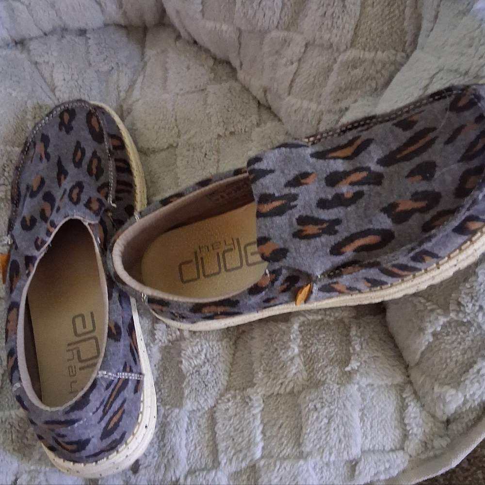 Hey Dude Women's Gray Leopard Flats